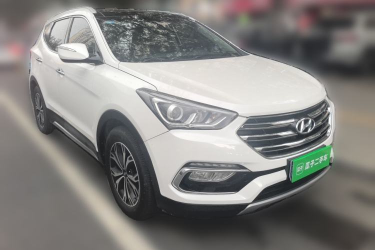 Used Hyundai Santa Fe 2017 2.0T Automatic All-Wheel Drive Smart 7-Seater Exterior 2