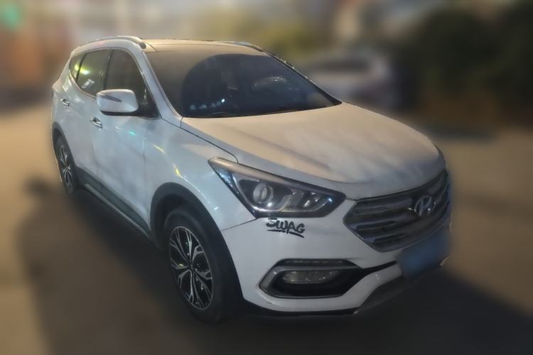 Used Hyundai Santa Fe 2017 2.4L Automatic Two-Wheel Drive Smart Version 5 Seats Exterior 2