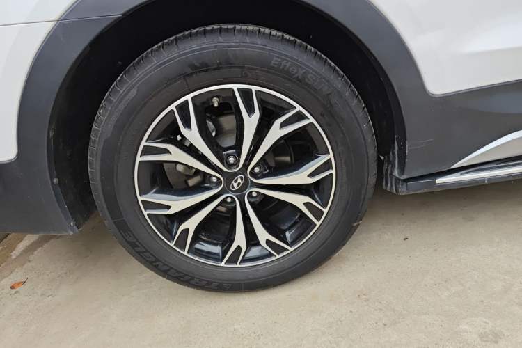 Used Hyundai Santa Fe 2017 2.0T Automatic All-Wheel Drive Smart 7-Seater Exterior 3