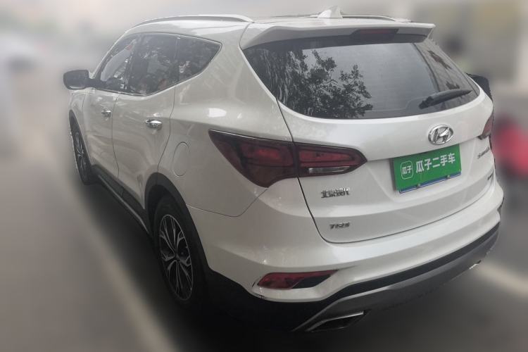 Used Hyundai Santa Fe 2017 2.0T Automatic All-Wheel Drive Smart 7-Seater Exterior 3