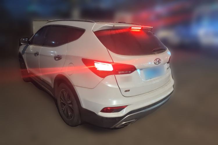 Used Hyundai Santa Fe 2017 2.4L Automatic Two-Wheel Drive Smart Version 5 Seats Exterior 3