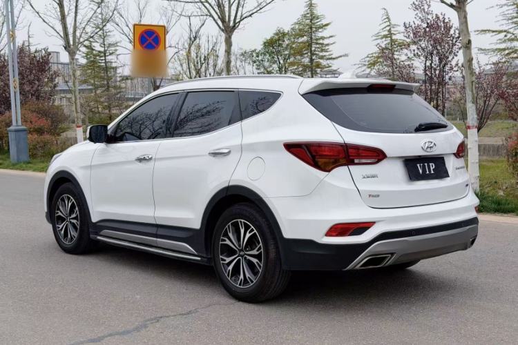 Used Hyundai Santa Fe 2017 2.0T Automatic All-Wheel Drive Smart 7-Seater Exterior 4