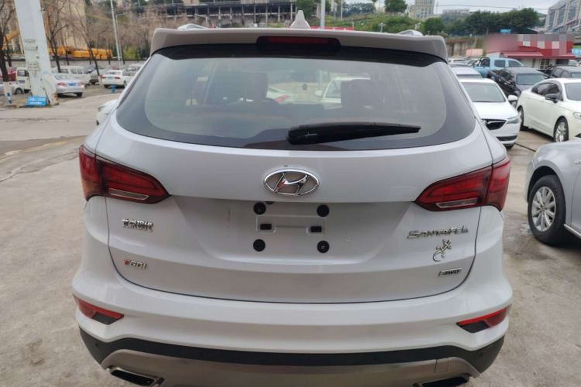 Used Hyundai Santa Fe 2017 2.0T Automatic All-Wheel Drive Smart 7-Seater Exterior 4