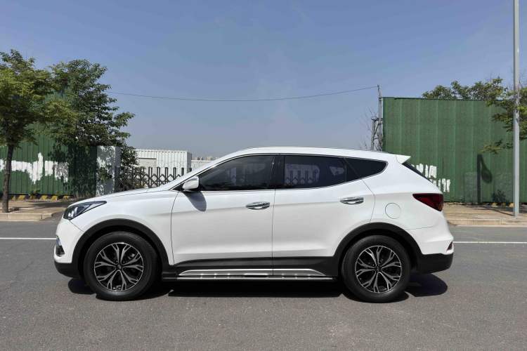 Used Hyundai Santa Fe 2017 2.0T Automatic All-Wheel Drive Smart 7-Seater Exterior 4