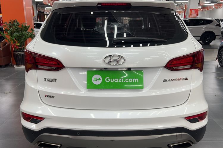 Used Hyundai Santa Fe 2017 2.0T Automatic Two-Wheel Drive Smart Version 7 Seats Exterior 4