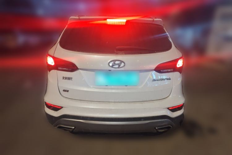 Used Hyundai Santa Fe 2017 2.4L Automatic Two-Wheel Drive Smart Version 5 Seats Exterior 4