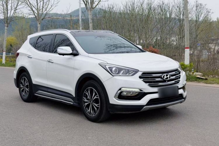Used Hyundai Santa Fe 2017 2.0T Automatic All-Wheel Drive Smart 7-Seater Exterior 5