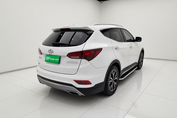 Used Hyundai Santa Fe 2017 2.0T Automatic Two-Wheel Drive Smart Version 7 Seats Exterior 5
