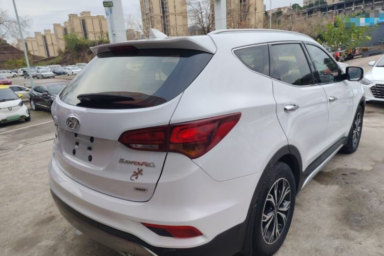 Used Hyundai Santa Fe 2017 2.0T Automatic All-Wheel Drive Smart 7-Seater Exterior 5