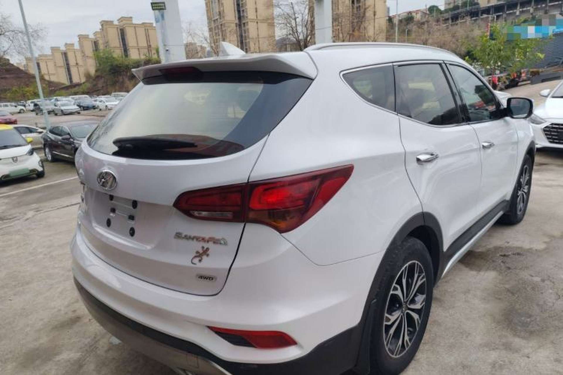 Used Hyundai Santa Fe 2017 2.0T Automatic All-Wheel Drive Smart 7-Seater Exterior 5
