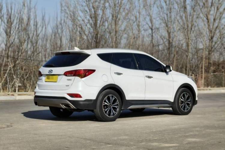 Used Hyundai Santa Fe 2017 2.0T Automatic Two-Wheel Drive Smart Version 7 Seats Exterior 5