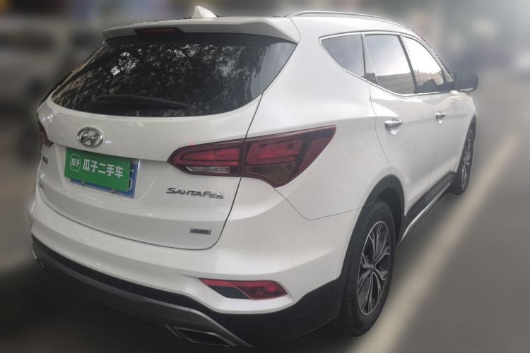 Used Hyundai Santa Fe 2017 2.0T Automatic All-Wheel Drive Smart 7-Seater Exterior 5