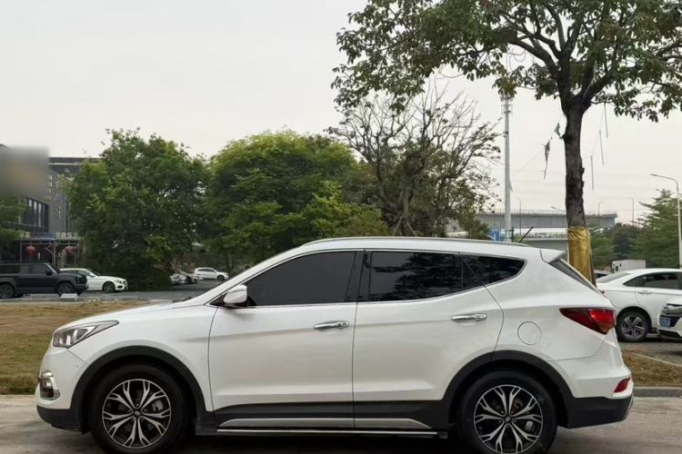 Used Hyundai Santa Fe 2017 2.4L Automatic Two-Wheel Drive Smart Version 5 Seats Exterior 6