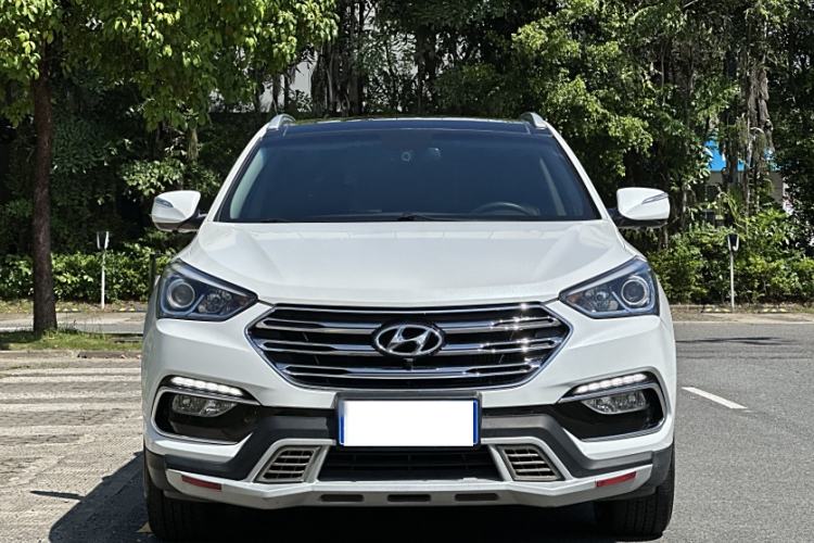 Used Hyundai Santa Fe 2017 2.0T Automatic All-Wheel Drive Smart 7-Seater Exterior 6