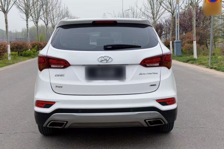Used Hyundai Santa Fe 2017 2.0T Automatic All-Wheel Drive Smart 7-Seater Exterior 7
