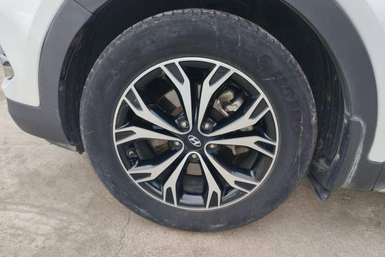 Used Hyundai Santa Fe 2017 2.0T Automatic All-Wheel Drive Smart 7-Seater Exterior 7