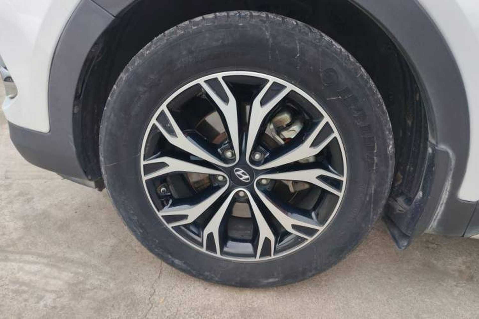 Used Hyundai Santa Fe 2017 2.0T Automatic All-Wheel Drive Smart 7-Seater Exterior 7