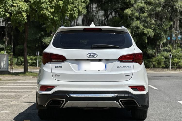 Used Hyundai Santa Fe 2017 2.0T Automatic All-Wheel Drive Smart 7-Seater Exterior 7