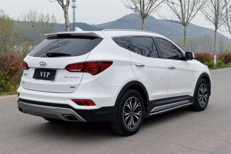 Used Hyundai Santa Fe 2017 2.0T Automatic All-Wheel Drive Smart 7-Seater Exterior 8