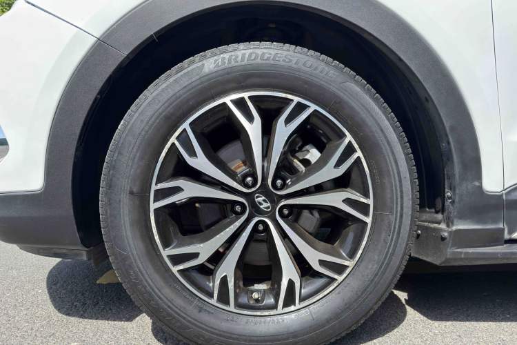 Used Hyundai Santa Fe 2017 2.0T Automatic All-Wheel Drive Smart 7-Seater Exterior 8
