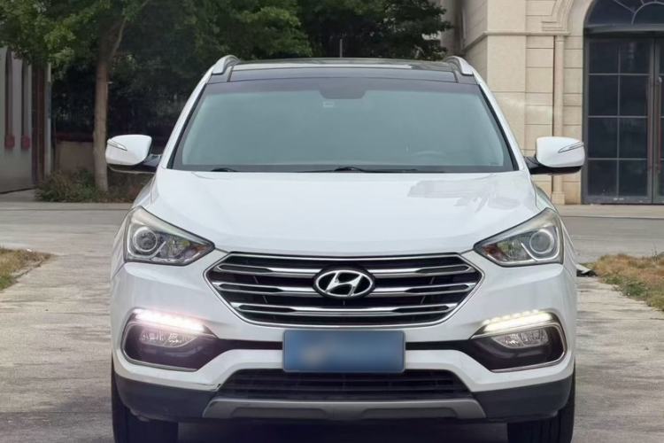 Used Hyundai Santa Fe 2017 2.4L Automatic Two-Wheel Drive Smart Version 5 Seats Exterior 9
