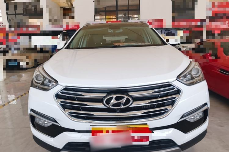 Used Hyundai Santa Fe 2017 2.0T Automatic All-Wheel Drive Smart 7-Seater Front