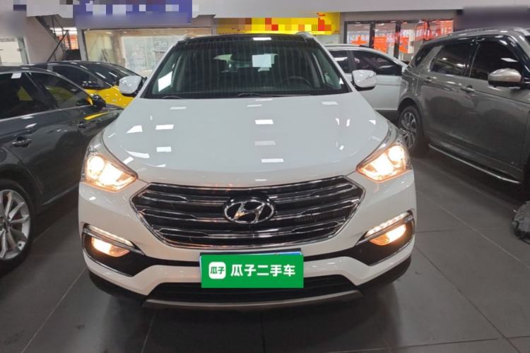 Used Hyundai Santa Fe 2017 2.0T Automatic Two-Wheel Drive Smart Version 7 Seats Front