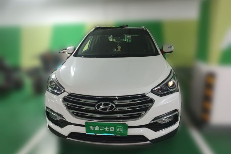Used Hyundai Santa Fe 2017 2.4L Automatic Two-Wheel Drive Smart Version 5 Seats Front