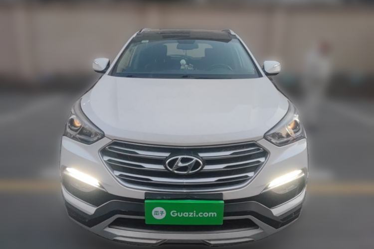 Used Hyundai Santa Fe 2017 2.0T Automatic All-Wheel Drive Smart 7-Seater Front
