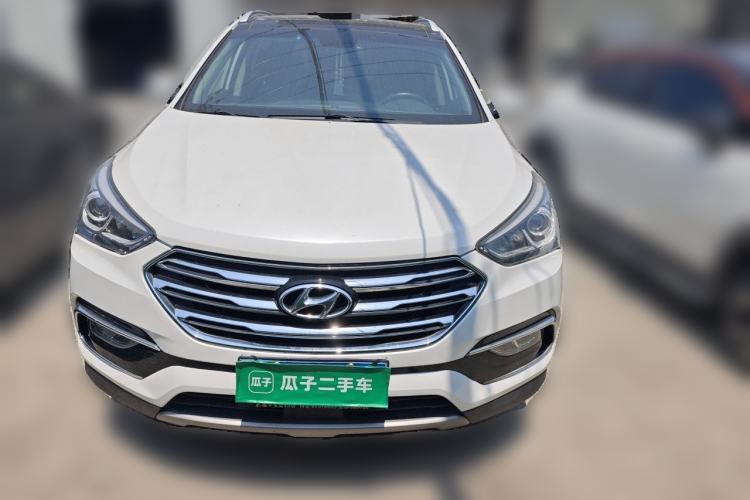 Used Hyundai Santa Fe 2017 2.0T Automatic Two-Wheel Drive Smart Version 7 Seats Front
