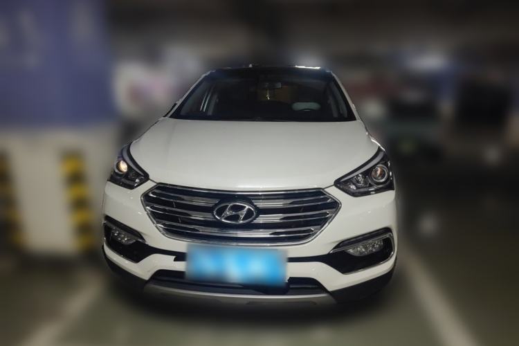 Used Hyundai Santa Fe 2017 2.4L Automatic Two-Wheel Drive Smart Version 5 Seats Front