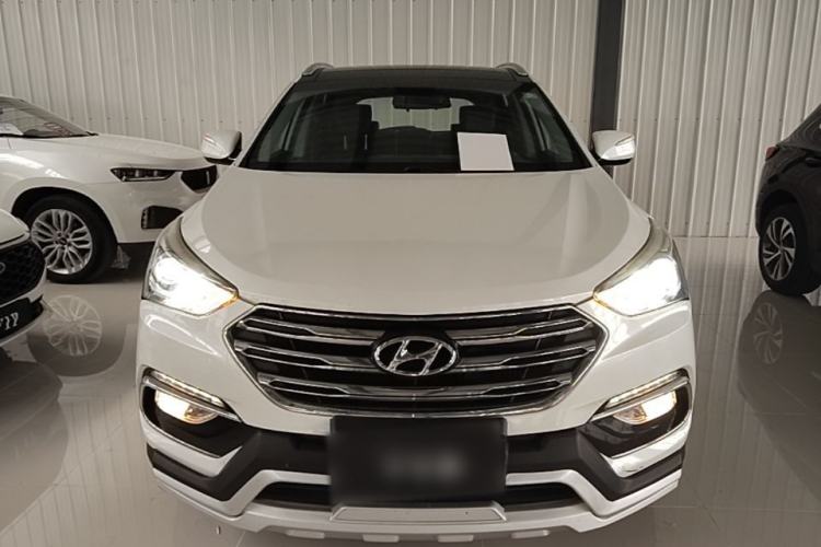 Used Hyundai Santa Fe 2017 2.0T Automatic All-Wheel Drive Smart 7-Seater Front