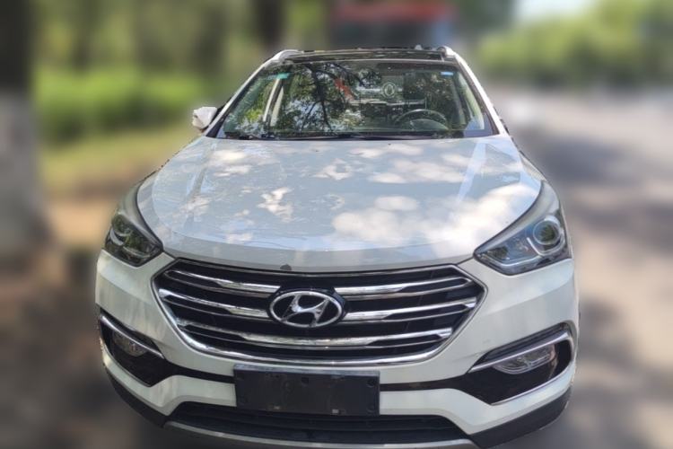 Used Hyundai Santa Fe 2017 2.0T Automatic Two-Wheel Drive Smart Version 7 Seats Front