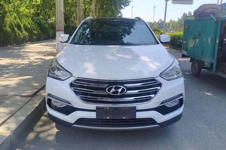 Used Hyundai Santa Fe 2017 2.4L Automatic Two-Wheel Drive Smart Version 5 Seats Front