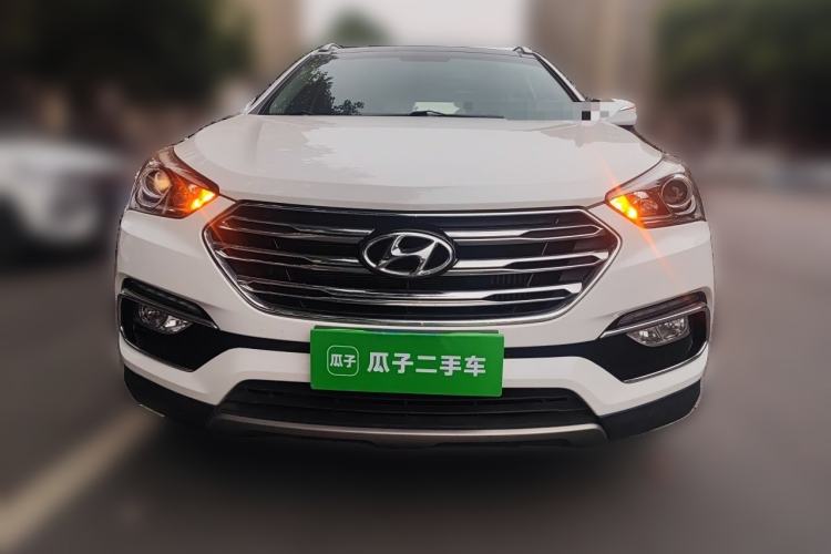 Used Hyundai Santa Fe 2017 2.0T Automatic Two-Wheel Drive Smart Version 7 Seats Front