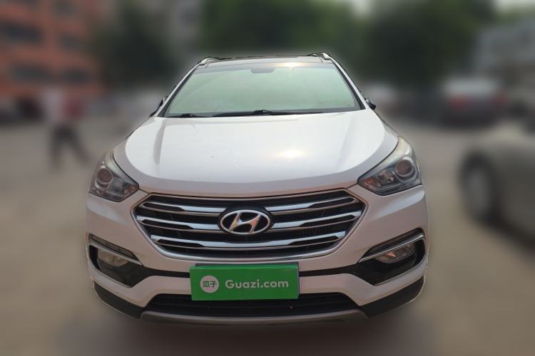 Used Hyundai Santa Fe 2017 2.0T Automatic Two-Wheel Drive Smart Version 7 Seats Front