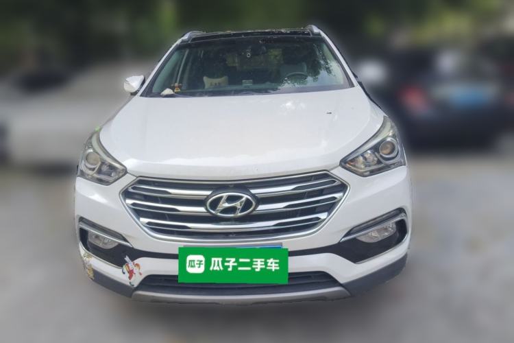 Used Hyundai Santa Fe 2017 2.0T Automatic Two-Wheel Drive Smart Version 7 Seats Front