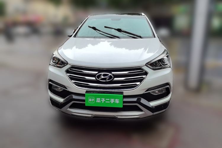 Used Hyundai Santa Fe 2017 2.0T Automatic All-Wheel Drive Smart 7-Seater Front