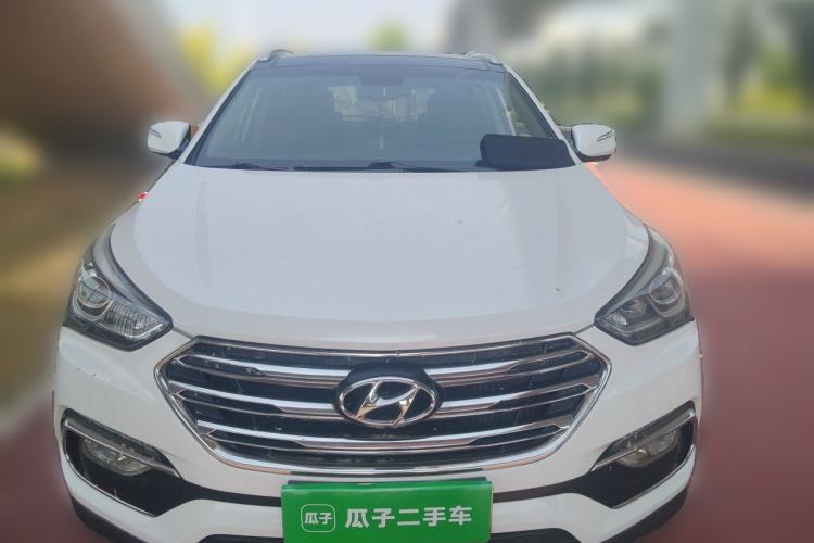 Used Hyundai Santa Fe 2017 2.0T Automatic All-Wheel Drive Smart 7-Seater Front