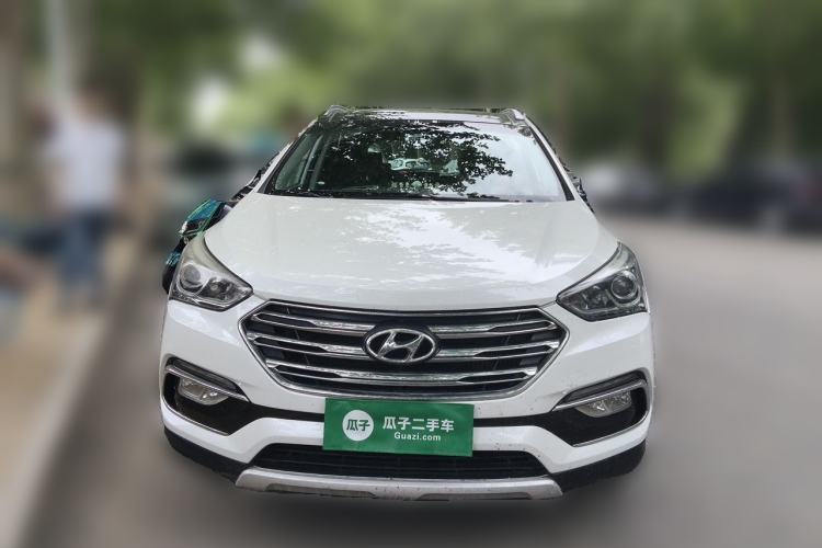 Used Hyundai Santa Fe 2017 2.0T Automatic Two-Wheel Drive Smart Version 7 Seats Front