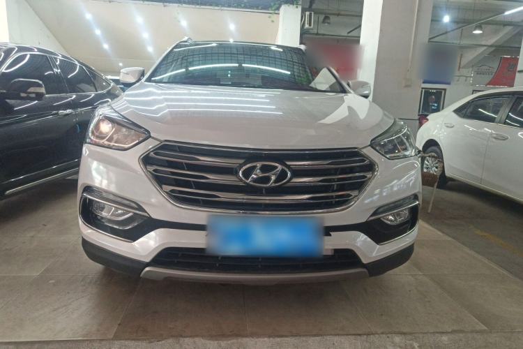 Used Hyundai Santa Fe 2017 2.4L Automatic Two-Wheel Drive Smart Version 5 Seats Front