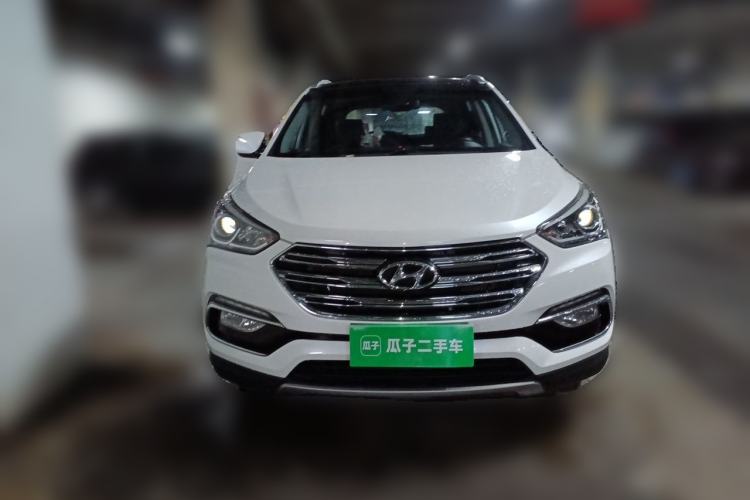Used Hyundai Santa Fe 2017 2.0T Automatic Two-Wheel Drive Smart Version 7 Seats Front