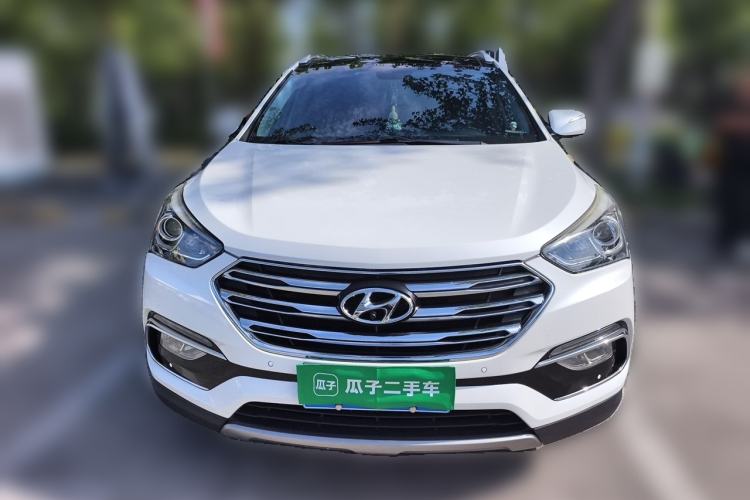 Used Hyundai Santa Fe 2017 2.0T Automatic Two-Wheel Drive Smart Version 7 Seats Front