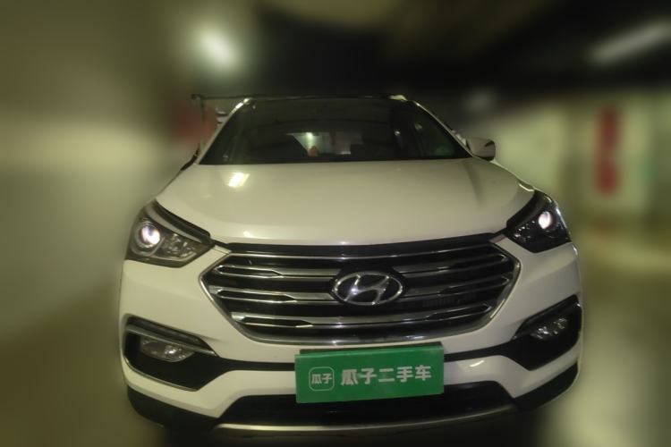 Used Hyundai Santa Fe 2017 2.0T Automatic All-Wheel Drive Smart 7-Seater Front