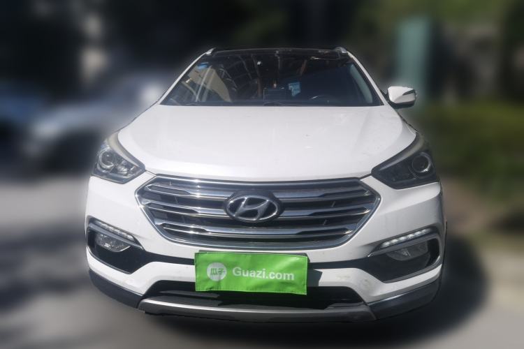 Used Hyundai Santa Fe 2017 2.0T Automatic All-Wheel Drive Smart 7-Seater Front