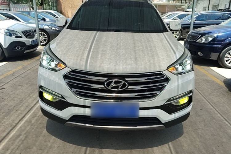 Used Hyundai Santa Fe 2017 2.4L Automatic Two-Wheel Drive Smart Version 5 Seats Front