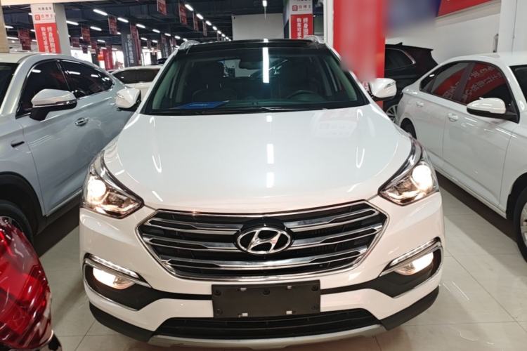 Used Hyundai Santa Fe 2017 2.0T Automatic All-Wheel Drive Smart 7-Seater Front
