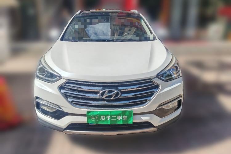 Used Hyundai Santa Fe 2017 2.4L Automatic Two-Wheel Drive Smart Version 5 Seats Front