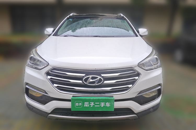 Used Hyundai Santa Fe 2017 2.4L Automatic Two-Wheel Drive Smart Version 5 Seats Front