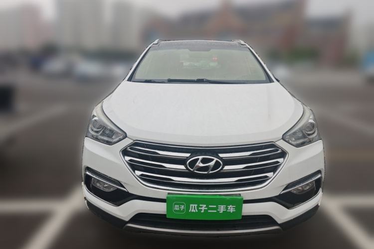 Used Hyundai Santa Fe 2017 2.4L Automatic Two-Wheel Drive Smart Version 5 Seats Front